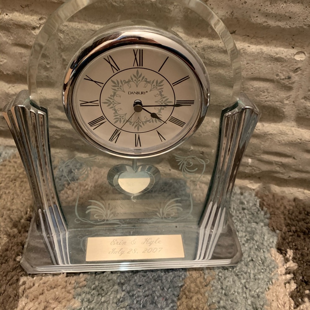 Clock- plate can be taken off